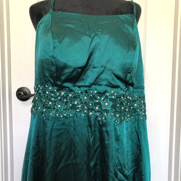 City Studio Womens Gown Size 16W Hunter‎ Green Embellished Satin Spaghetti Strap - Picture 4 of 16